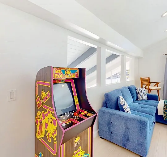 loft with an arcade