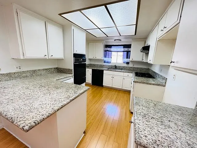4622 W Broadway — Photo 16