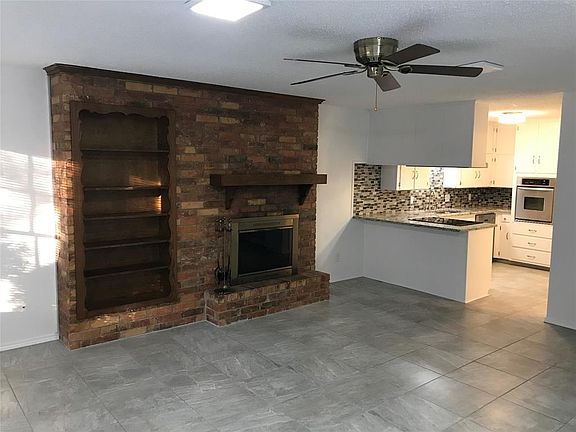 2nd image of 836 Chateau Valee Cir
