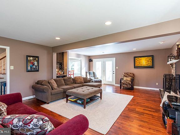 5th image of 128 Heather Hill Dr
