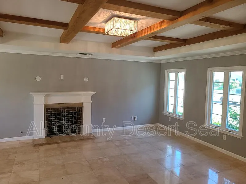 3 bed, 2.0 bath, 1250 sqft, $4,650 — Photo 4