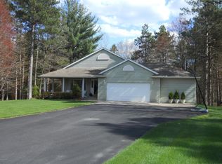 1619 Clark Ct, Greenville, MI 48838