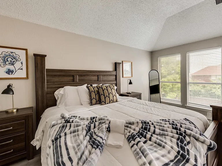 4618 Lakepointe Ave — Photo 24