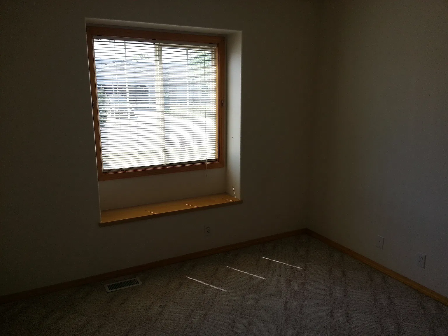 4 bed, 1290 sqft, $2,500 — Photo 4