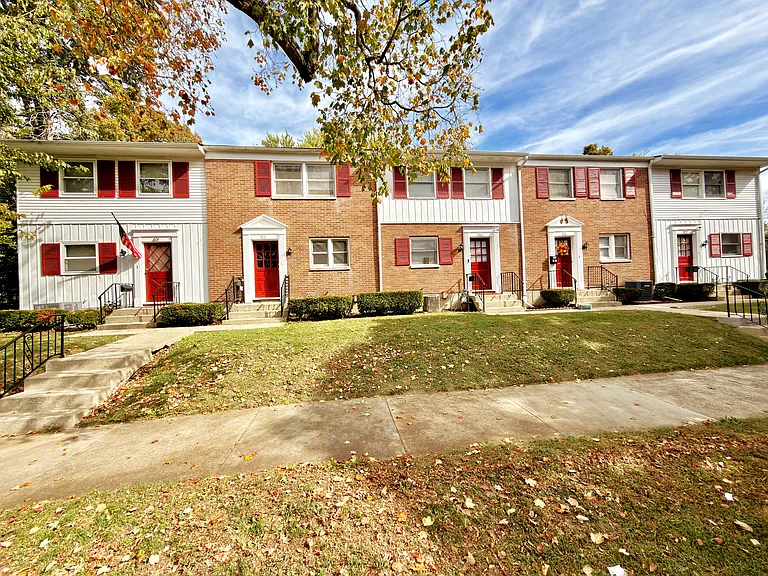 Reeveston Townhouses — Photo 23