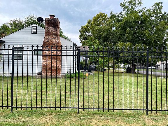 3rd image of 1649 N Columbia Pl