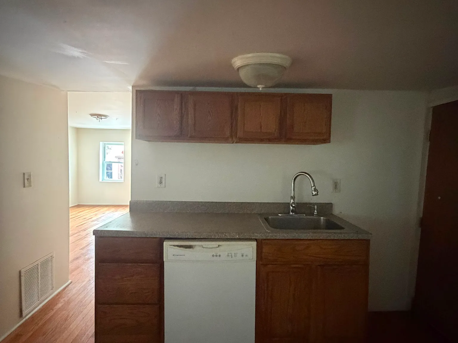 1 bed, $1,100 — Photo 1