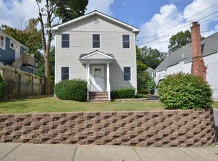 17 Tower St, Huntington Station, NY 11746