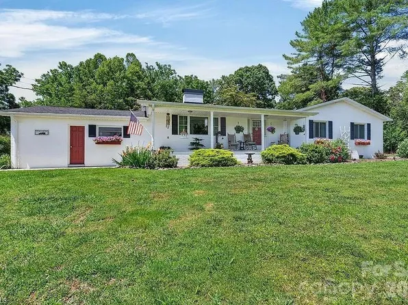 110 Dunwoody Ln, Mount Airy, NC 27030