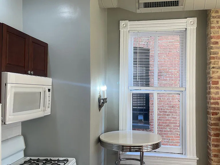 1526 W Mount Royal Ave #2R — Photo 4