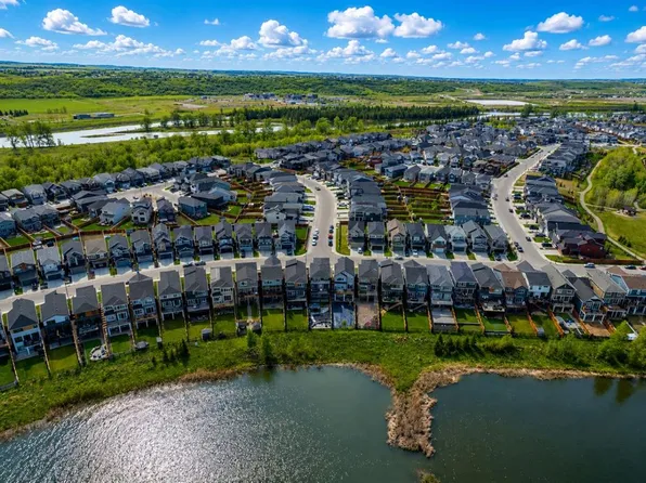 152 W Cranbrook Gdns SE, Calgary, AB T3M 3K6