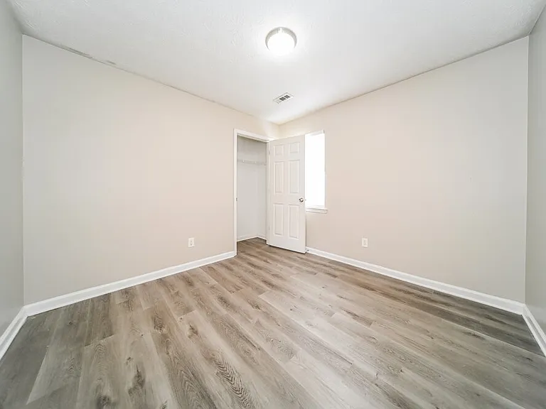 210 Coldsprings Ct — Photo 13
