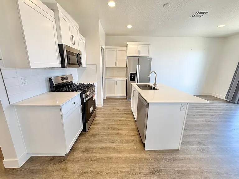 2375 E Luciano Ln — Photo 6