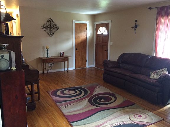 4th image of 99 Lomond Ave