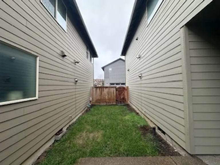 10136 SW Barber St — Photo 43