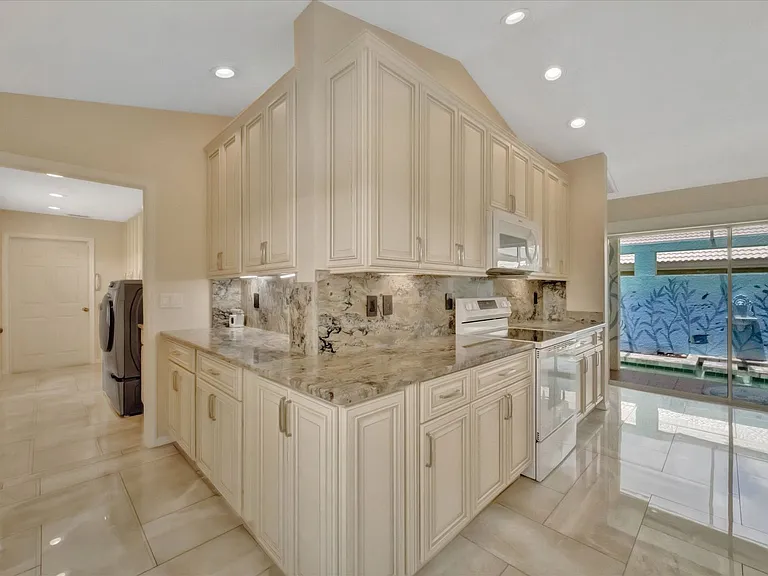 1016 Harbor Town Dr — Photo 18