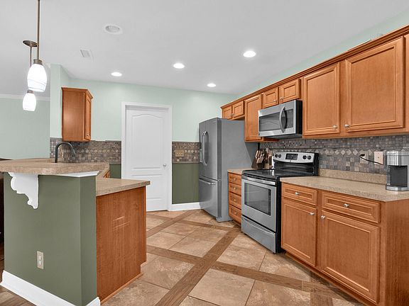 3rd image of 60 Sandy Tingen Ct