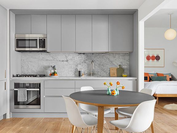4th image of 547 W 47th St #1105