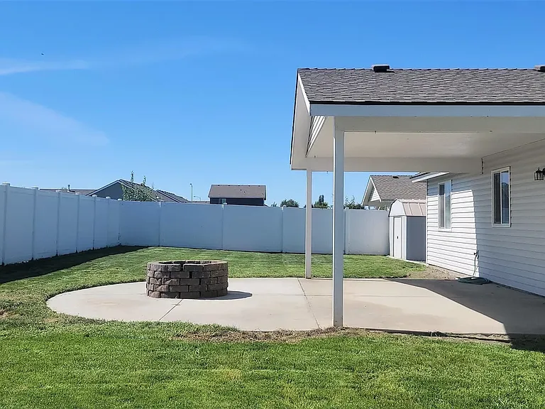 4610 Seville Dr — Photo 7