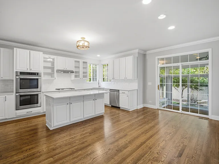 5280 Burnham St — Photo 9