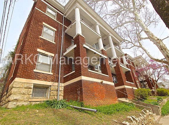 3rd image of 812 E 43rd St