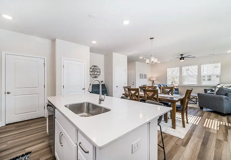 318 Lanyard St — Photo 8