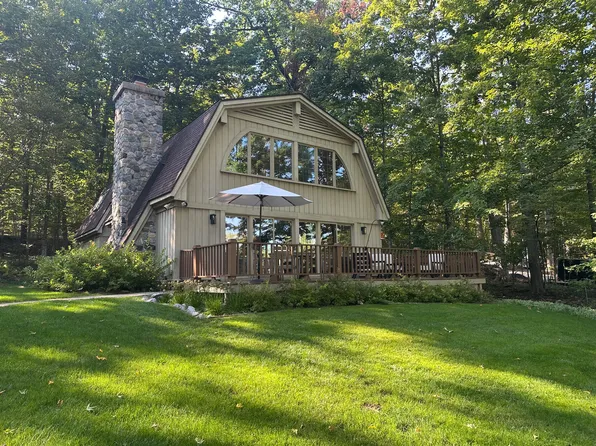 7249 Indian Garden Rd, Petoskey, MI 49770