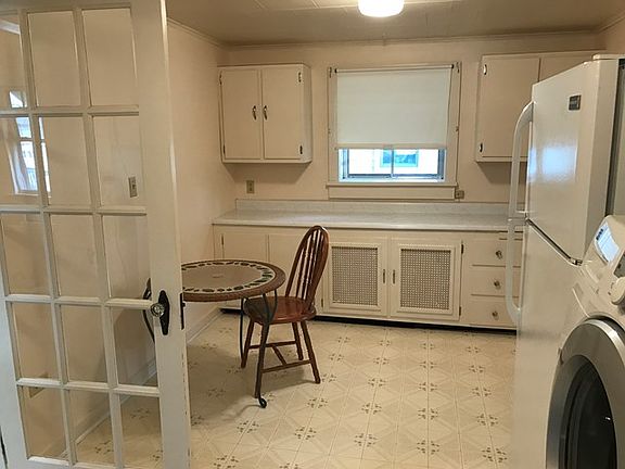 4th image of 903 N Perry St