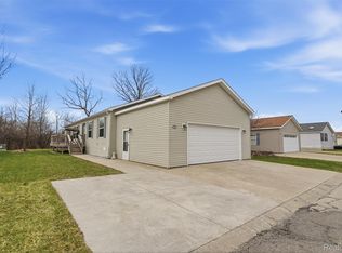 16208 Derby Cir, Holly, MI