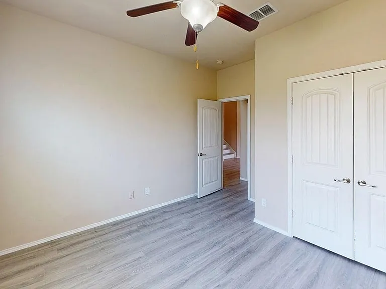 400 Plum Ct — Photo 9