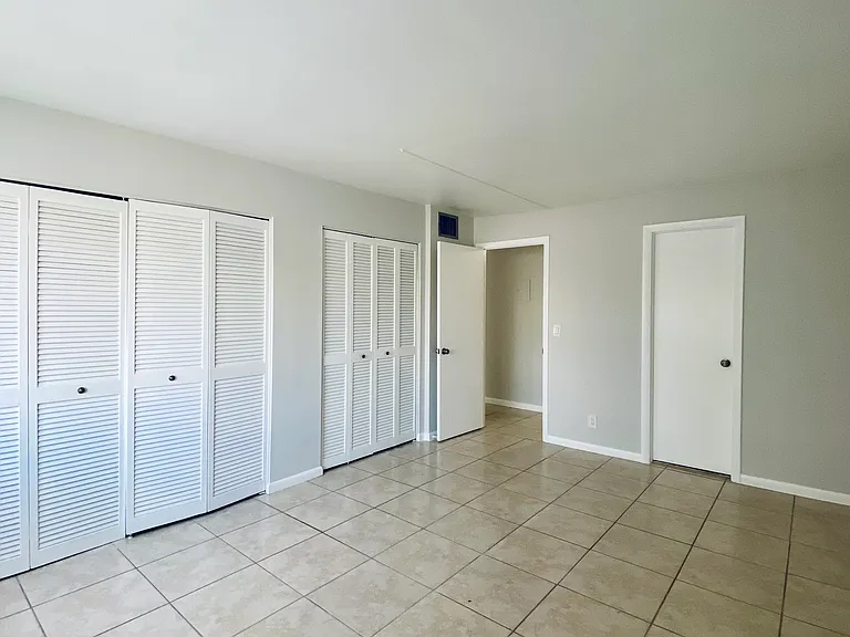 125 Shore Ct #107A — Photo 8