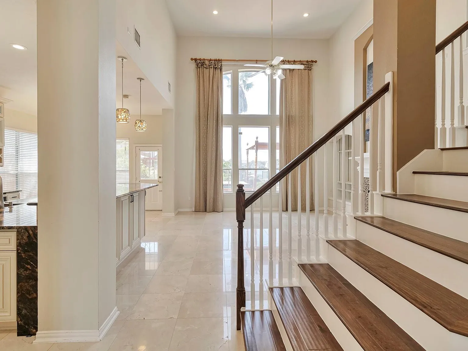 4 bed, 2.5 bath, 2644 sqft, $3,250 — Photo 3
