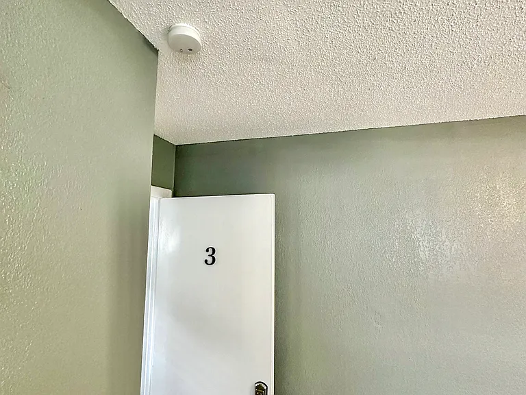 Sun Glo Ave — Photo 3