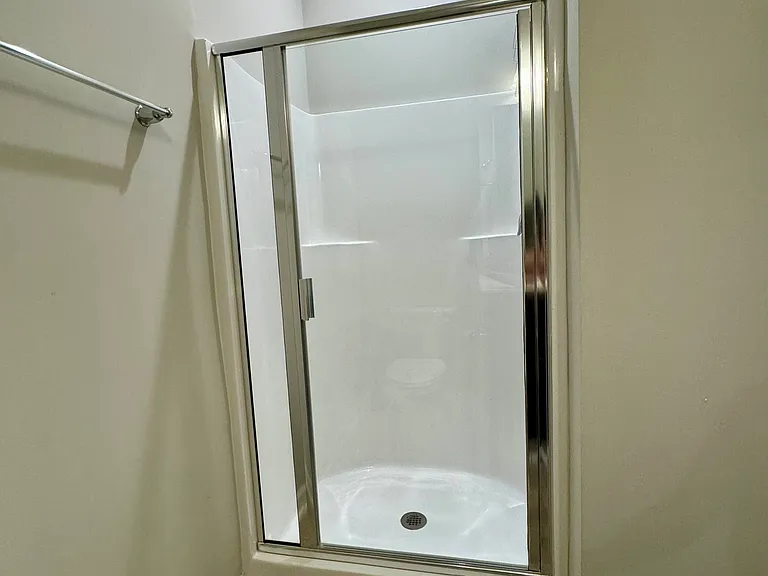 Bathroom (1st Floor)
