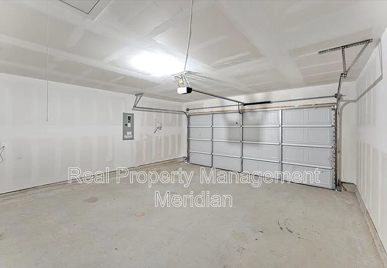 1821 Pentro Pkwy — Photo 19