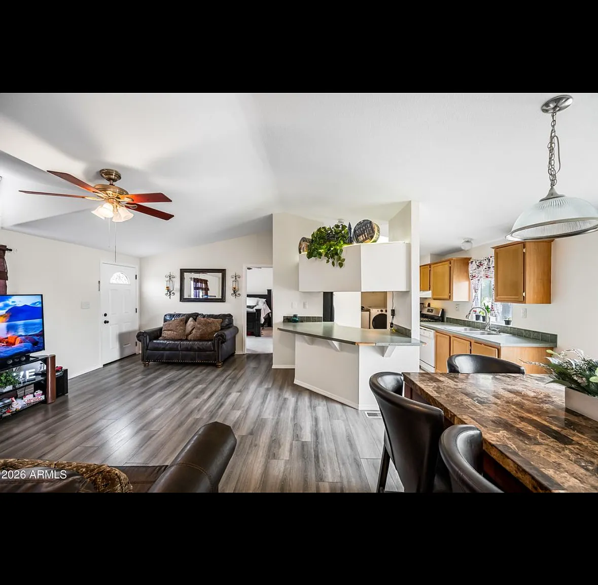 3 bed, 1200 sqft, $1,600 — Photo 2