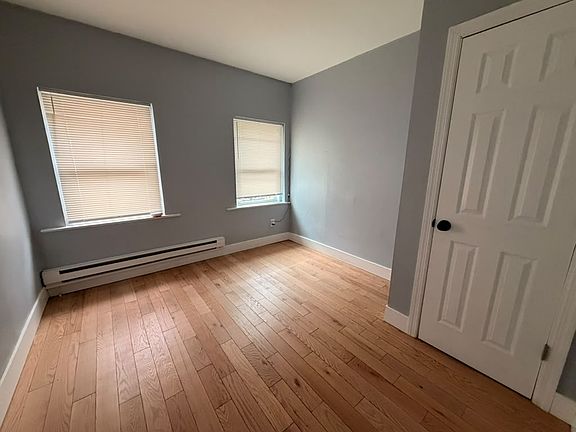 3rd image of 142 Rowe St Floor 1