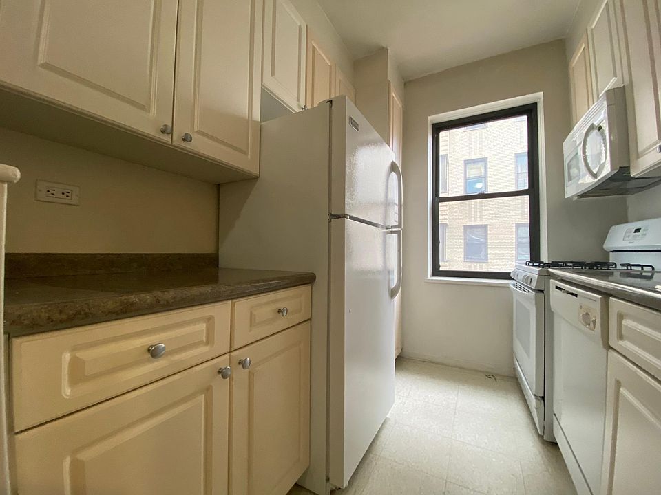 1st image of 2 N Broadway APT 2F