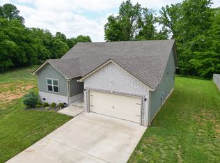 2221 Allen Griffey Rd, Clarksville, TN 37042