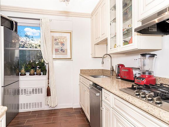 2nd image of 2621 Palisade Ave APT 2D