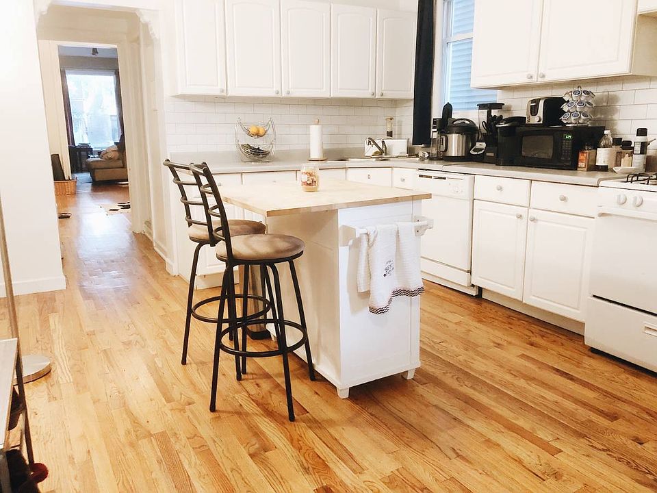 1st image of 3216 N Kenmore Ave #1