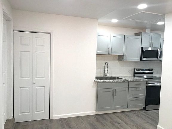 dining area, kitchen