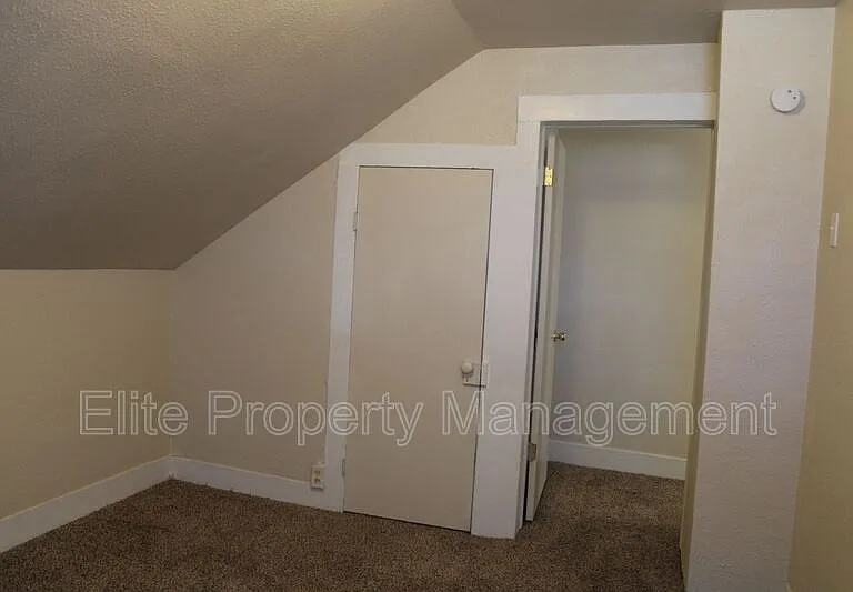1026 W 13th St — Photo 17