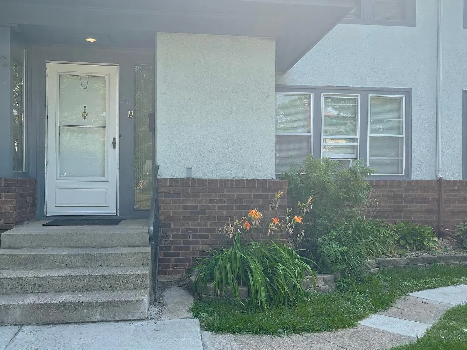 4 bed, 2500 sqft, $2,850 — Photo 2