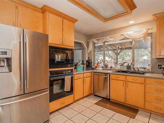 2nd image of 1604 Woodcrest Ln