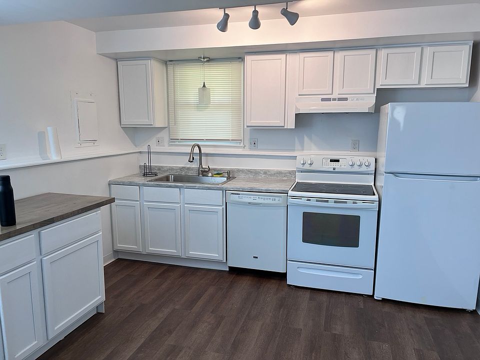 1st image of 3117 Holiday Dr