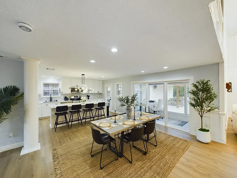 7702 Antoine Dr — Photo 12