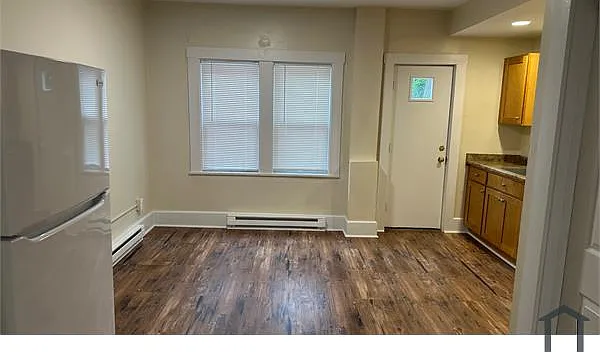 3 bed, 1000 sqft, $1,850 — Photo 2
