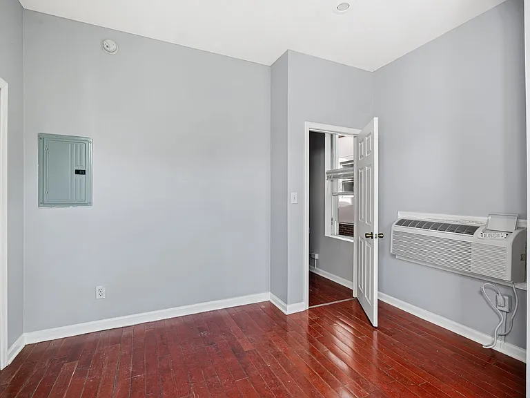 1422 Christian St #2R — Photo 6