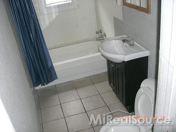 4th image of 3856 Yemans St